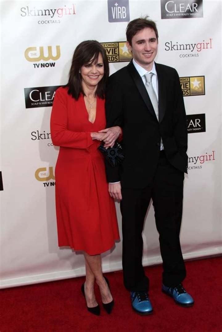 Sally Field decided no more relationships after 2 divorces – 30 years later she’s still happy