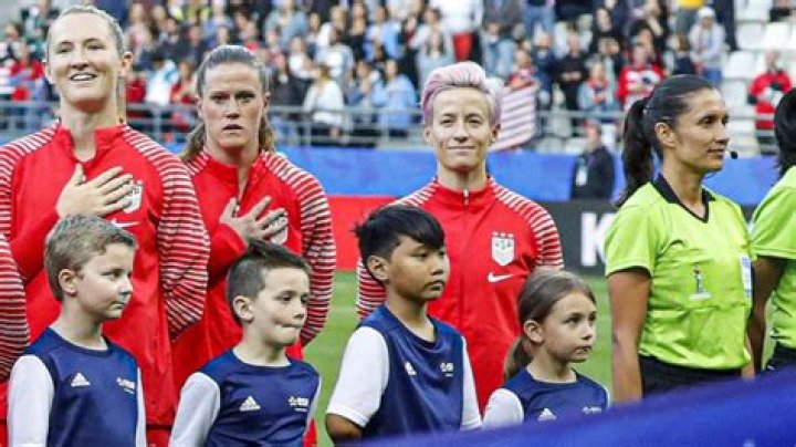 US women’s soccer star Megan Rapinoe explains why she refuses to sing the national anthem